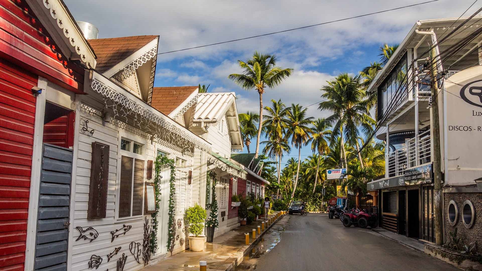 Pueblo de Las Terrenas — ambiente multicultural caribeño