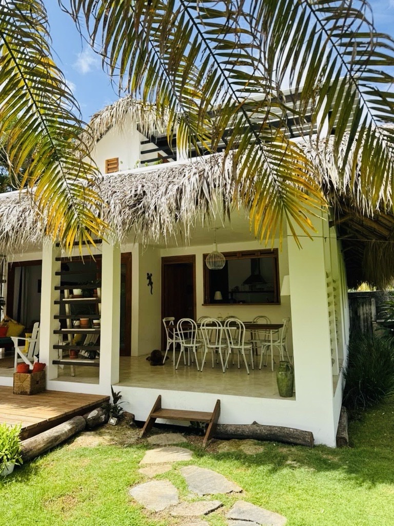 Exterior de villa vacacional con piscina en Las Terrenas, Samaná