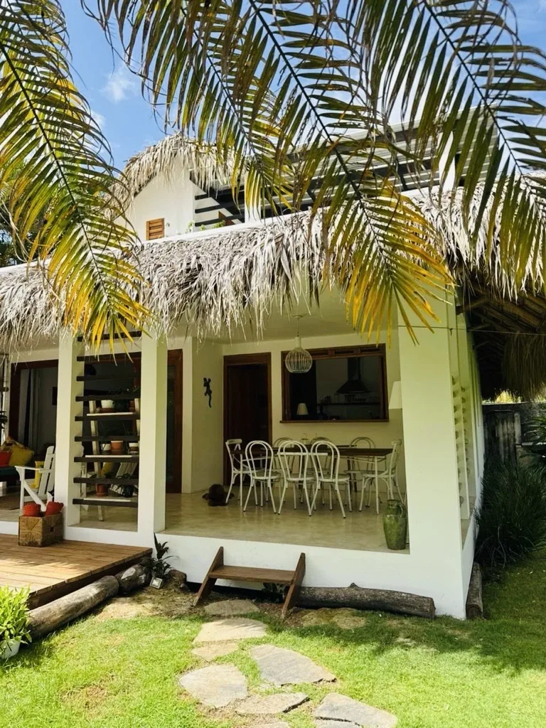 Exterior de villa vacacional con piscina en Las Terrenas, Samaná