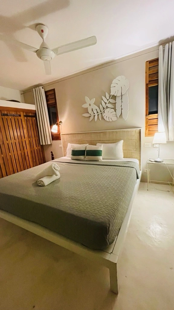 Habitación Master con cama King Size y baño en suite en villa de Las Terrenas